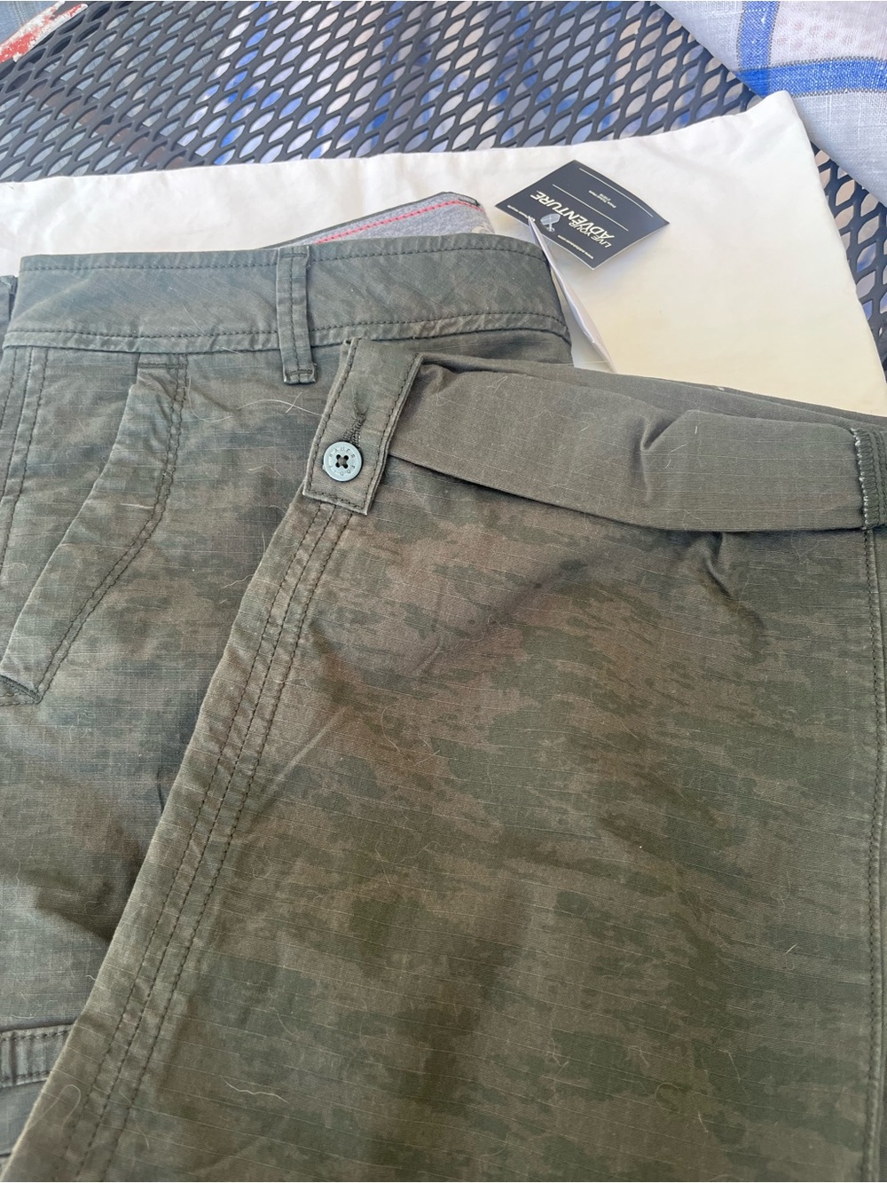 Slightly Curvy Crop Pants - Picture 10 of 10